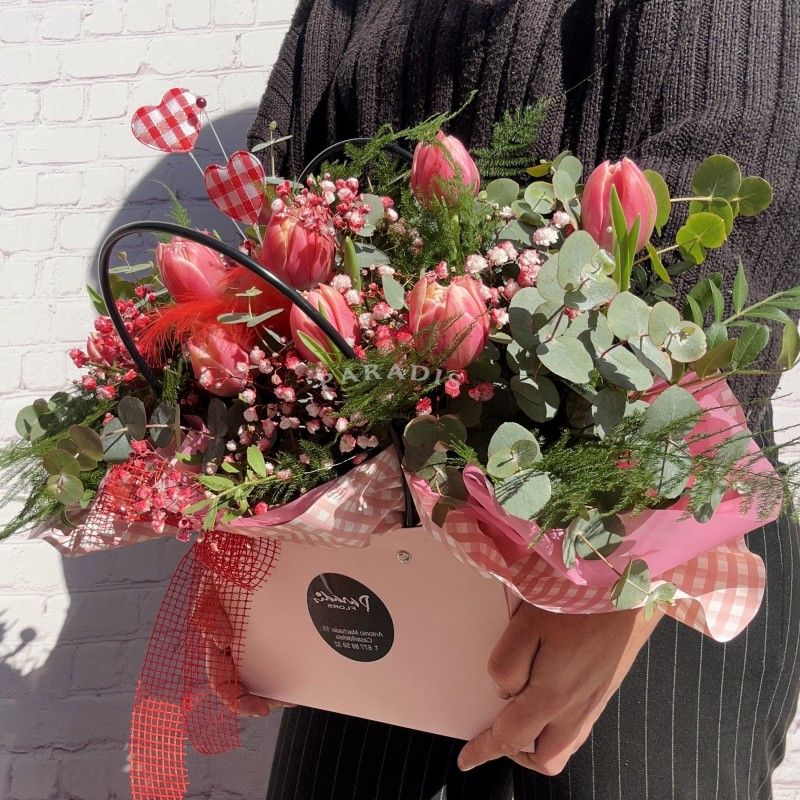 Bolsa con tulipanes rosas