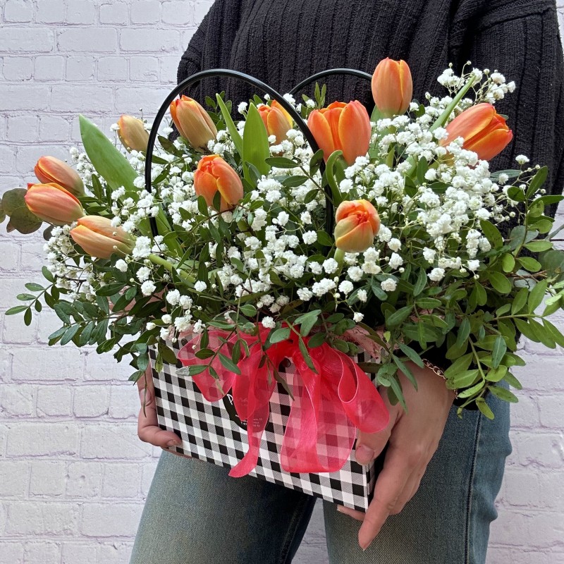 Bolsa de cuadros con tulipanes